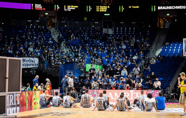 并果断地与 并果断地与